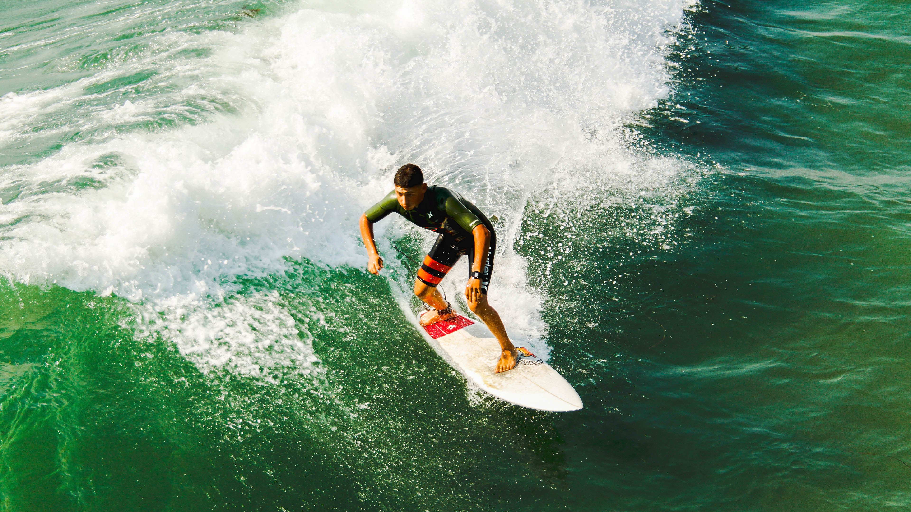 勇士以库里和穆迪的爆发击败太阳，终结连败，勇士队为库里布置的战术